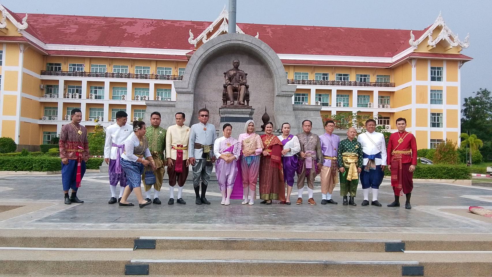 title - ร่ามพิธีถวายบังคมพระบรมราชานุสาวรีย์ พระบาทสมเด็จพระจุลจอมเกล้าเจ้าอยู่หัว (รัชกาลที่ 5) ภายใต้แนวคิด 